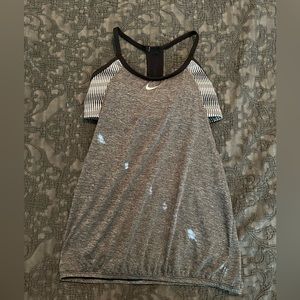 Nike Women’s workout Rank Top with built in Bra Sz Small
